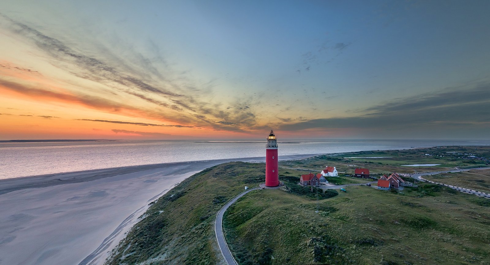 vuurtoren dichtbij origineel zonsopkomst 1080